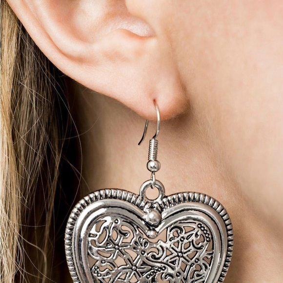 paparazzi Jewelry - Elegant Silver Heart Earrings